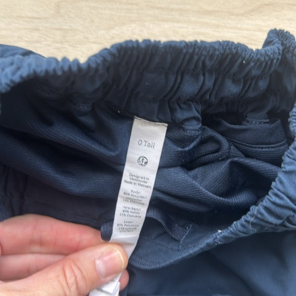 Lululemon Hotty Hot navy shorts (size 0 tall) - Picture 3 of 3